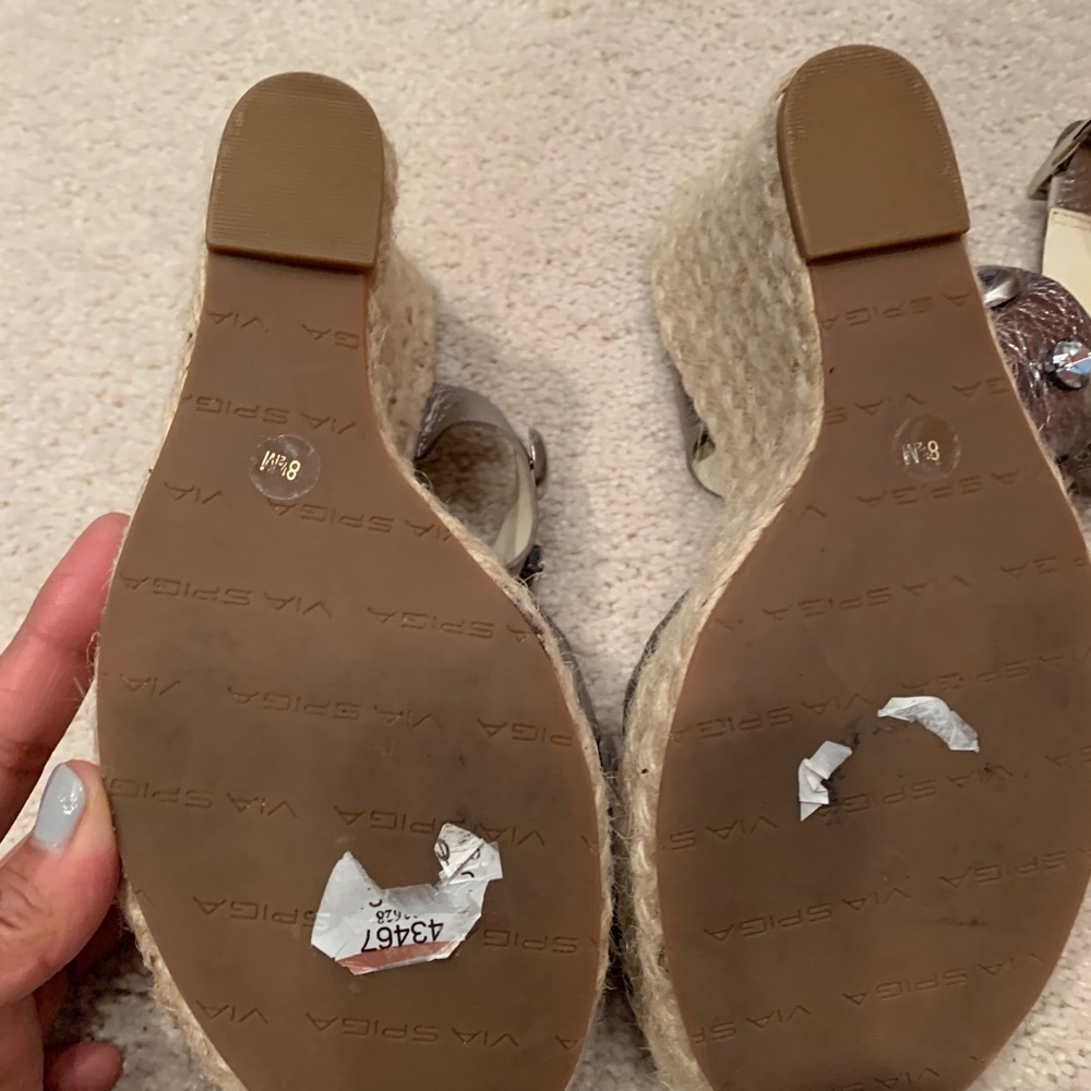 Shoes - Picture 4 of 6